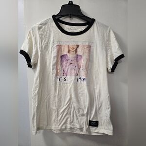 Taylor Swift 1989 World Tour White Shirt with Black Accents Neverworn
